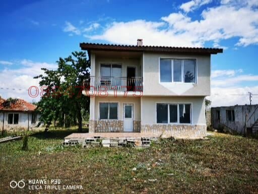 Продава КЪЩА, област Добрич, с. Божурец • 85000 € / 166245.55 лв. • 92738383 1 — Holmes.bg Продава КЪЩА, област Добрич, с. Божурец • 85000 € / 166245.55 лв. • 92738383 1