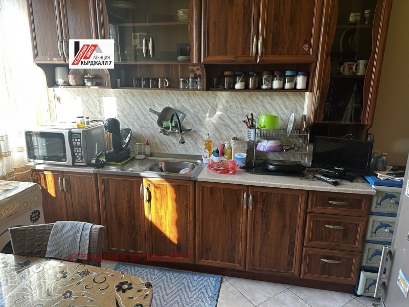 Продава 3-СТАЕН, град Кърджали, Байкал • 84363 € / 164999.69 лв. • 70106635 1 — Holmes.bg Продава 3-СТАЕН, град Кърджали, Байкал • 84363 € / 164999.69 лв. • 70106635 1