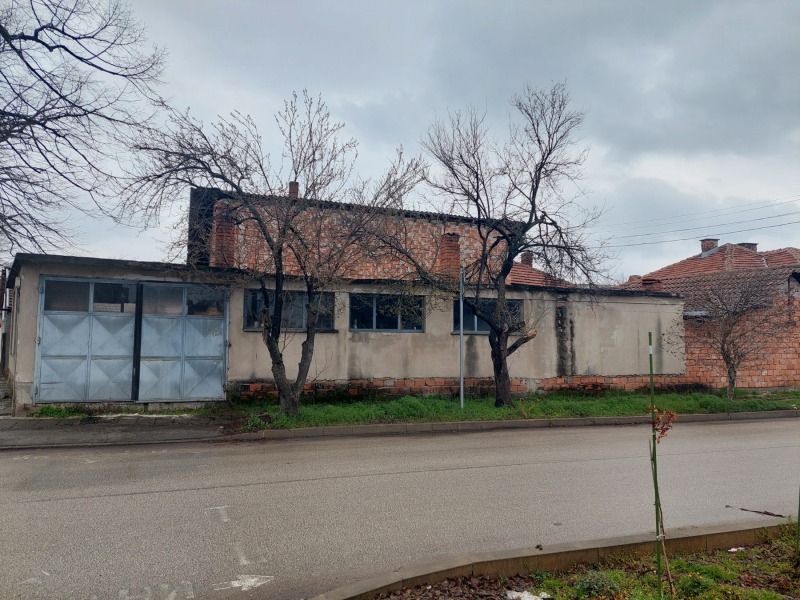 Продава КЪЩА, област Плевен, гр. Левски • 66000 € / 129084.78 лв. • 61929744 1 — Holmes.bg Продава КЪЩА, област Плевен, гр. Левски • 66000 € / 129084.78 лв. • 61929744 1