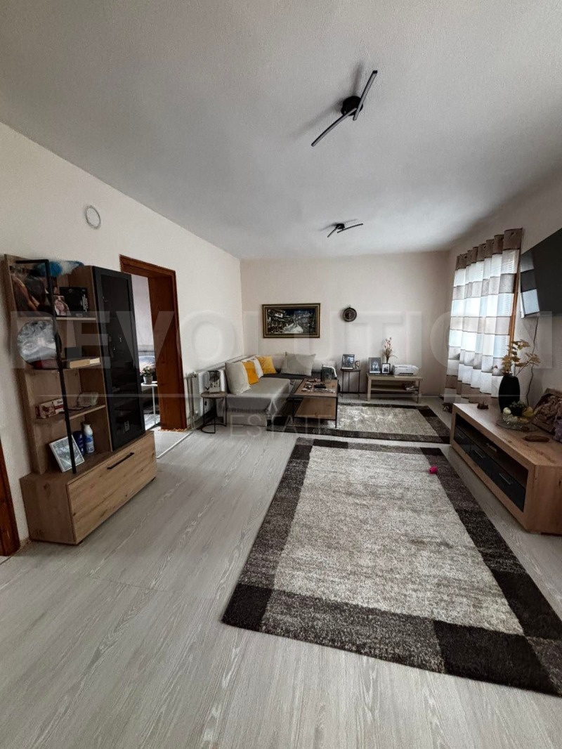 Продава КЪЩА, област София, с. Зимевица • 120000 € / 234699.60 лв. • 70270123 1 — Holmes.bg Продава КЪЩА, област София, с. Зимевица • 120000 € / 234699.60 лв. • 70270123 1