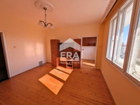 Обява Продава 4-СТАЕН,град Шумен, Математическа гимназия>