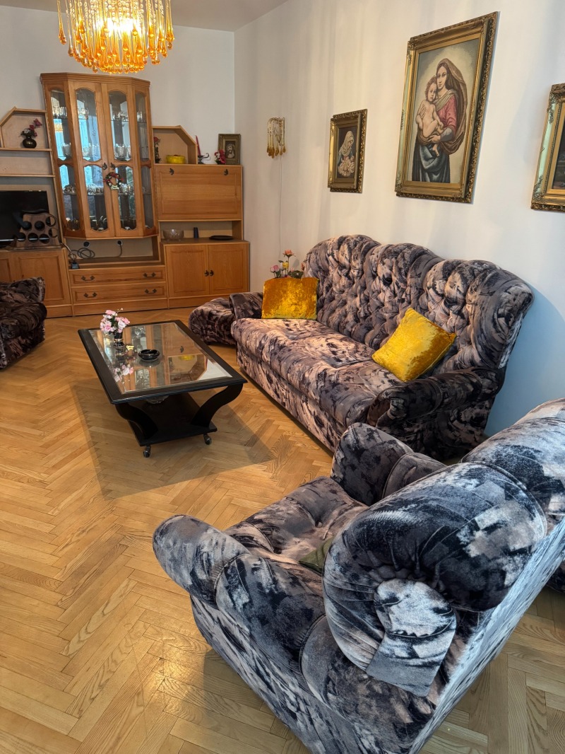 Продава 3-СТАЕН, град Плевен, Идеален център • 199000 € • 35703108 1 — Holmes.bg Продава 3-СТАЕН, град Плевен, Идеален център • 199000 € • 35703108 1