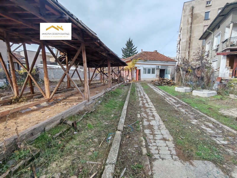 Продава КЪЩА, град Монтана, Идеален център • 350000 лв. / 178952.16 € • 31250417 1 — Holmes.bg Продава КЪЩА, град Монтана, Идеален център • 350000 лв. / 178952.16 € • 31250417 1