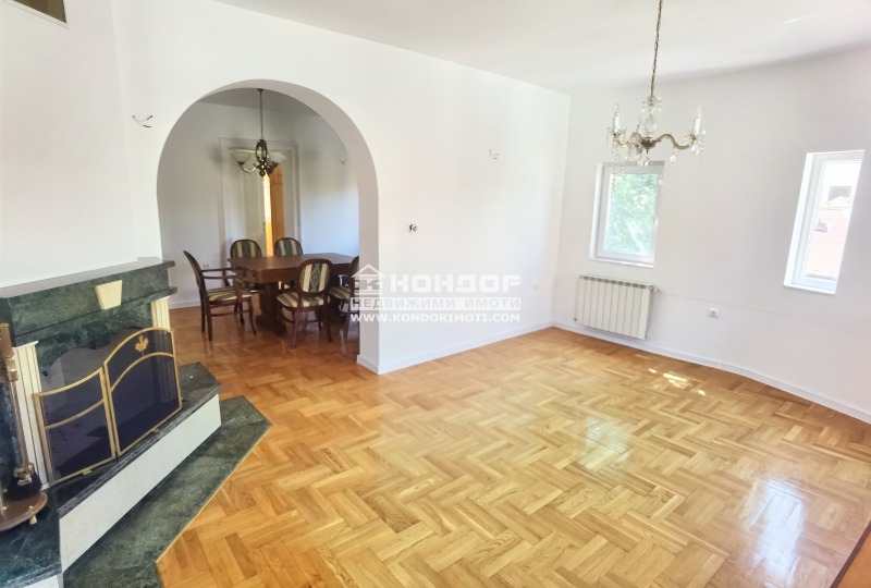 Продава  Етаж от къща, град Пловдив, Център •  275 000 EUR • ID 82268389 — holmes.bg - [1] 