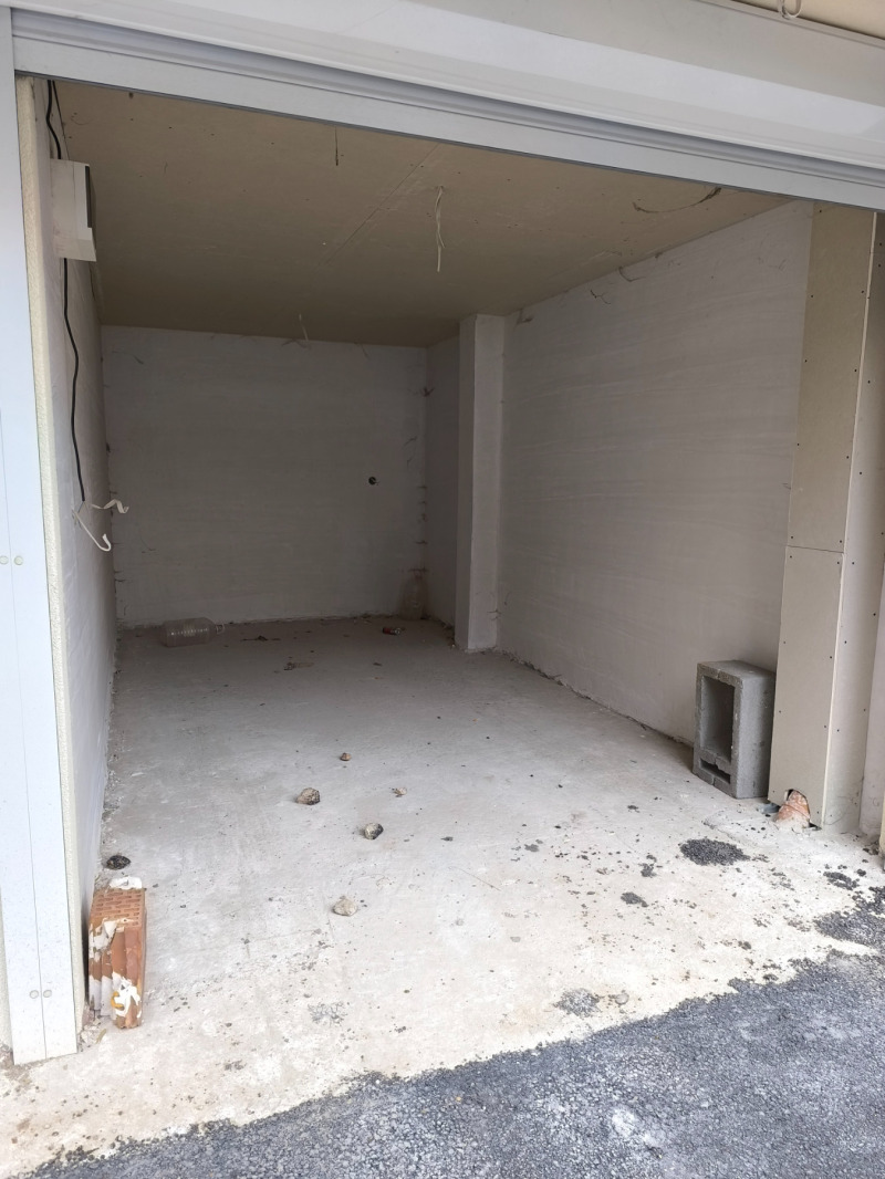 Продава ГАРАЖ, ПАРКОМЯСТО, град София, Люлин 8 • 39399 € / 77057.75 лв. • 13863319 1 — Holmes.bg Продава ГАРАЖ, ПАРКОМЯСТО, град София, Люлин 8 • 39399 € / 77057.75 лв. • 13863319 1