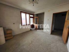 Продажба на етажи от къща в град Пловдив - изображение 15 