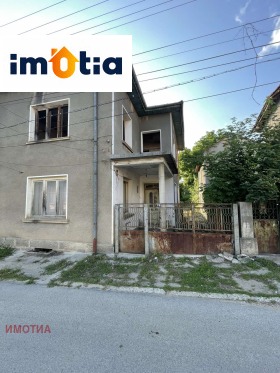 Продава Къща, с. Борима