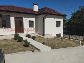 Продава Къща, с. Стража