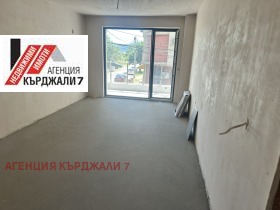 Продава 2-стаен, град Кърджали