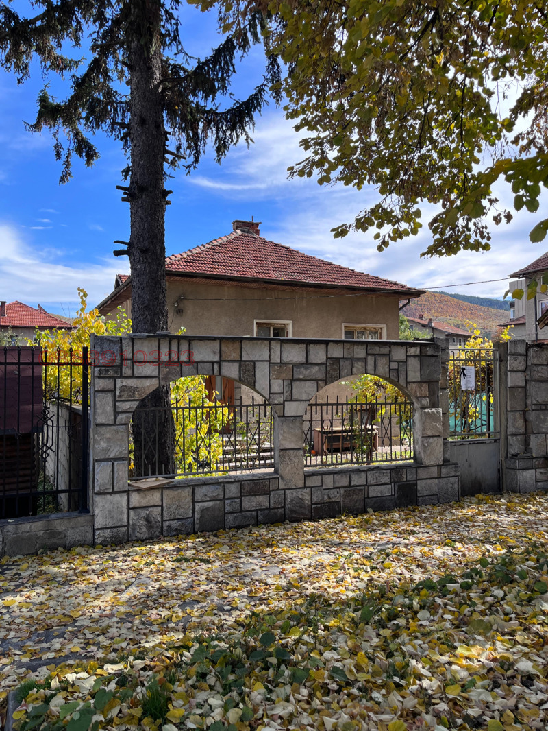 Продава КЪЩА, област Пазарджик, гр. Велинград • 220000 € / 430282.60 лв. • 59956306 1 — Holmes.bg Продава КЪЩА, област Пазарджик, гр. Велинград • 220000 € / 430282.60 лв. • 59956306 1