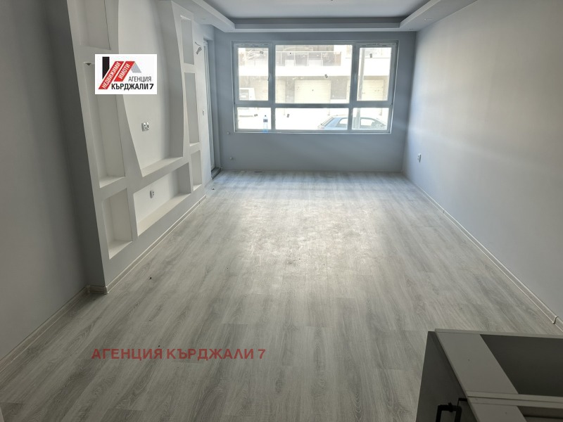 Продава 2-СТАЕН, град Кърджали, Възрожденци • 94900 € • 88589562 1 — Holmes.bg Продава 2-СТАЕН, град Кърджали, Възрожденци • 94900 € • 88589562 1