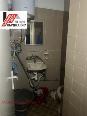 Обява Продава МНОГОСТАЕН,град Кърджали, Възрожденци