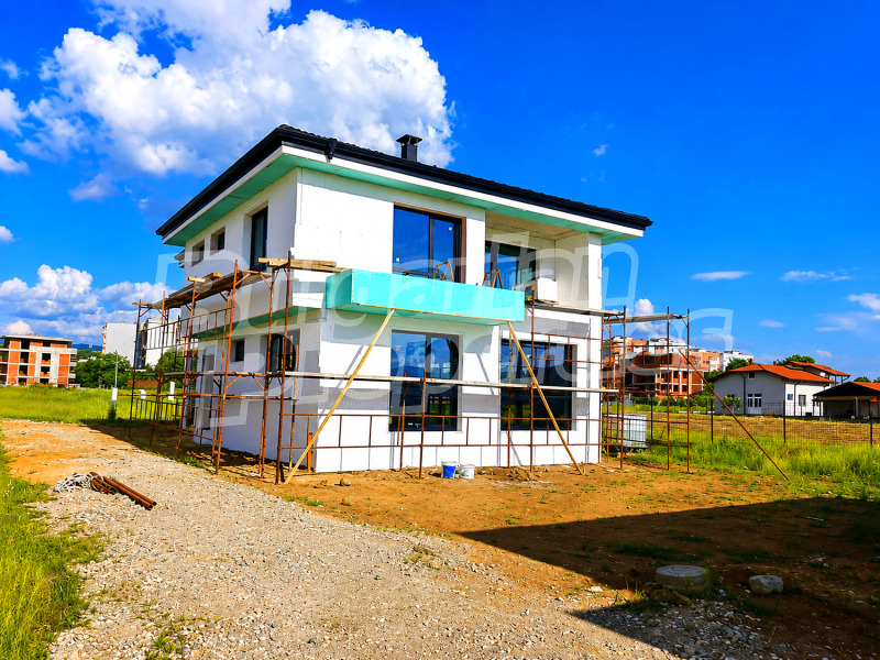 Продава КЪЩА, град Благоевград, Струмско • 300000 € • 66027541 1 — Holmes.bg Продава КЪЩА, град Благоевград, Струмско • 300000 € • 66027541 1
