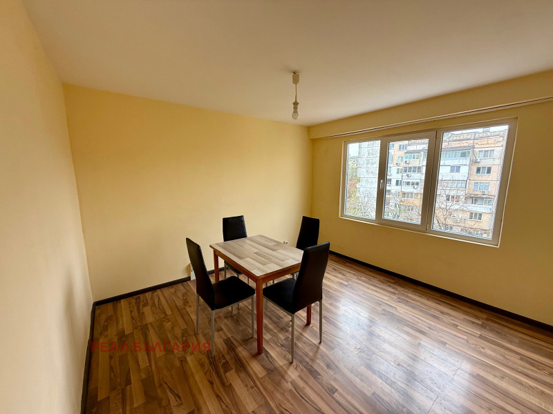 Продава 4-СТАЕН, град Русе, Чародейка - Юг • 95000 € • 75548777 1 — Holmes.bg Продава 4-СТАЕН, град Русе, Чародейка - Юг • 95000 € • 75548777 1