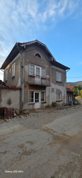Продава Къща, с. Голец