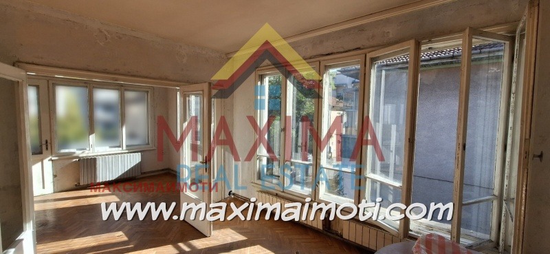Продава  Етаж от къща, град Пловдив, Център •  180 000 EUR • ID 61244932 — holmes.bg - [1] 