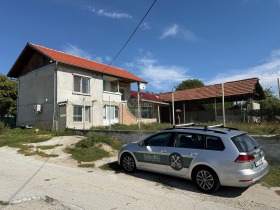 Продава Къща, с. Страхилово