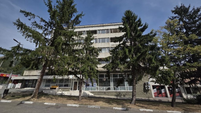 Продава ХОТЕЛ, област Сливен, гр. Твърдица • 455000 € / 889902.65 лв. • 97190029 1 — Holmes.bg Продава ХОТЕЛ, област Сливен, гр. Твърдица • 455000 € / 889902.65 лв. • 97190029 1