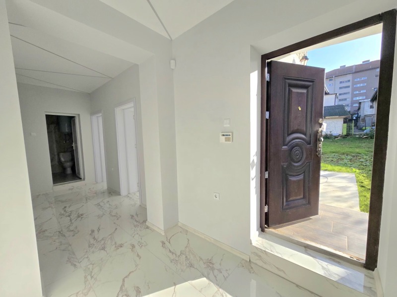 Продава ЕТАЖ ОТ КЪЩА, град Добрич, Червената пръст • 153000 € / 299241.99 лв. • 26314463 1 — Holmes.bg Продава ЕТАЖ ОТ КЪЩА, град Добрич, Червената пръст • 153000 € / 299241.99 лв. • 26314463 1