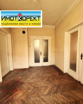 Обява Продава ЕТАЖ ОТ КЪЩА,град Пазарджик, Идеален център