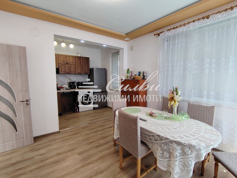 Продава ЕТАЖ ОТ КЪЩА, област Шумен, гр. Нови пазар • 125000 € / 244478.75 лв. • 14861511 1 — Holmes.bg Продава ЕТАЖ ОТ КЪЩА, област Шумен, гр. Нови пазар • 125000 € / 244478.75 лв. • 14861511 1