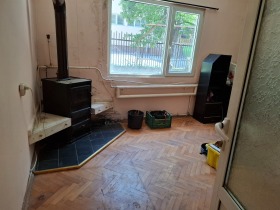 Обява Продава ЕТАЖ ОТ КЪЩА,град София, Борово