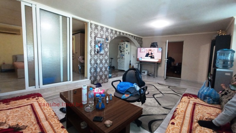 Продава КЪЩА, град Русе, Родина 2 • 90000 € / 176024.70 лв. • 41905376 1 — Holmes.bg Продава КЪЩА, град Русе, Родина 2 • 90000 € / 176024.70 лв. • 41905376 1