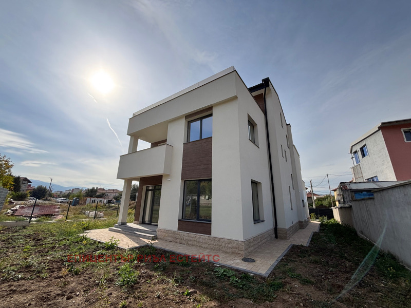 Προς πώληση σπίτι Περνηκ , Ηζτοκ , 478 τ.μ | 77907704 — Imoti.info Προς πώληση σπίτι Περνηκ , Ηζτοκ , 478 τ.μ | 77907704