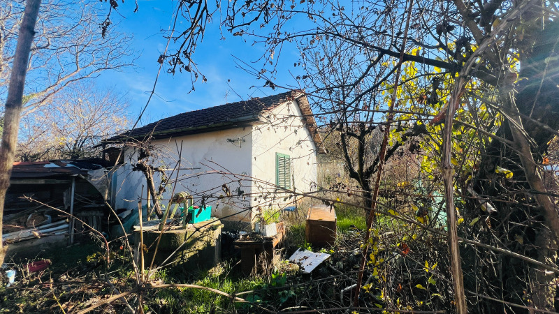 Продава ВИЛА, град Монтана, Парта 1 • 45000 лв. / 23008.13 € • 68108641 1 — Holmes.bg Продава ВИЛА, град Монтана, Парта 1 • 45000 лв. / 23008.13 € • 68108641 1