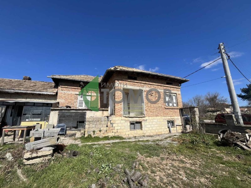 Продава КЪЩА, област Шумен, с. Тръница • 36000 € / 70409.88 лв. • 43326183 1 — Holmes.bg Продава КЪЩА, област Шумен, с. Тръница • 36000 € / 70409.88 лв. • 43326183 1