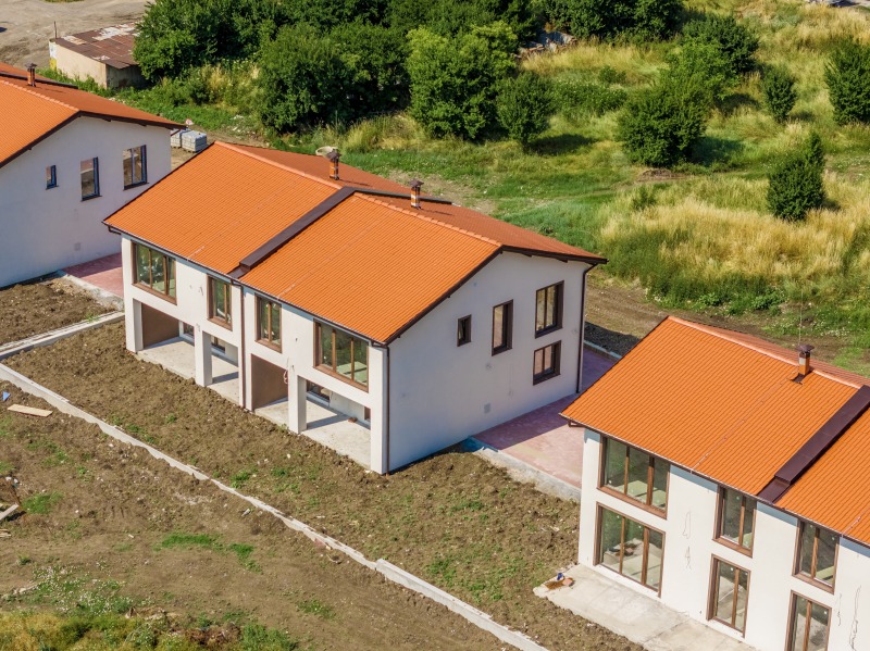 Продава КЪЩА, област София, гр. Костинброд • 340000 € / 664982.20 лв. • 41682467 1 — Holmes.bg Продава КЪЩА, област София, гр. Костинброд • 340000 € / 664982.20 лв. • 41682467 1