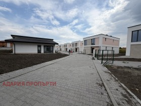 Продава Къща, гр. Костинброд