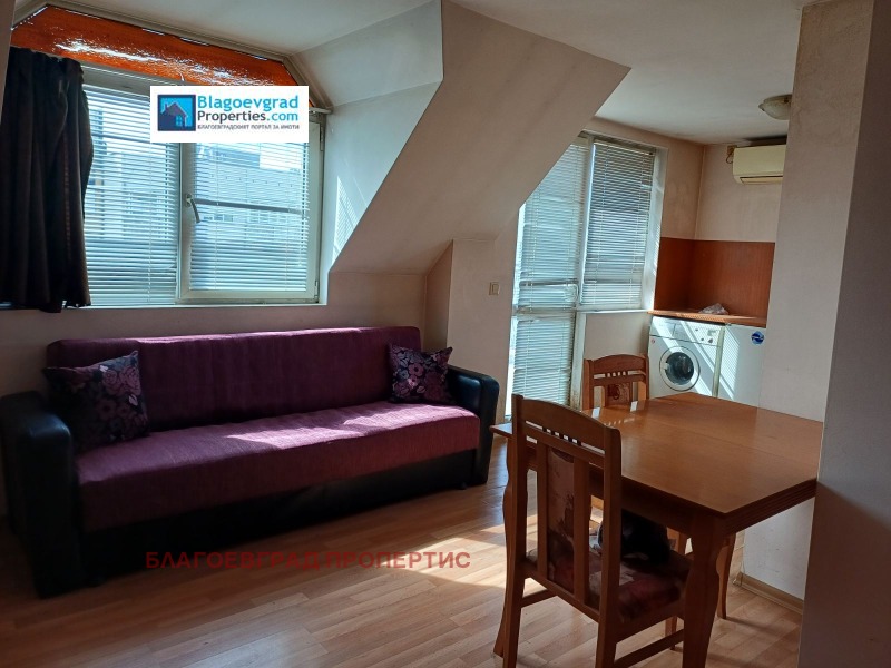 Продава 3-СТАЕН, град Благоевград, Еленово 1 • 84000 € • 80643274 1 — Holmes.bg Продава 3-СТАЕН, град Благоевград, Еленово 1 • 84000 € • 80643274 1