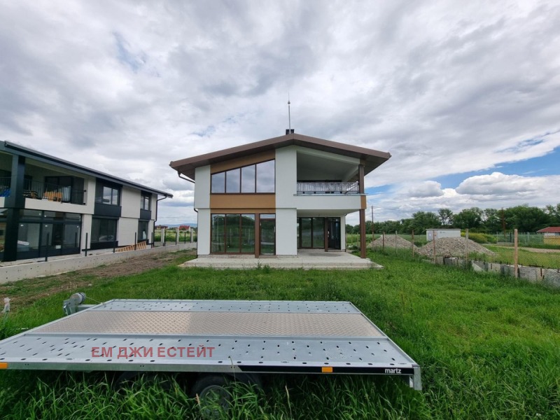 Продава КЪЩА, област София, с. Гурмазово • 358000 € • 88033710 1 — Holmes.bg Продава КЪЩА, област София, с. Гурмазово • 358000 € • 88033710 1