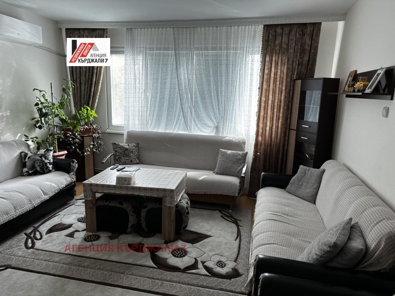 Продава 4-СТАЕН, град Кърджали, Възрожденци • 105000 € / 205362.15 лв. • 75394722 1 — Holmes.bg Продава 4-СТАЕН, град Кърджали, Възрожденци • 105000 € / 205362.15 лв. • 75394722 1