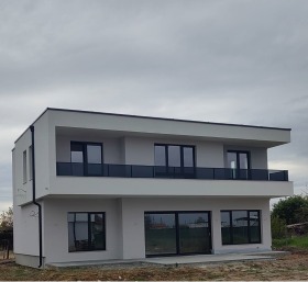 Продава Къща, с. Бенковски