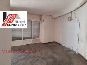 Продава Магазин, град Кърджали