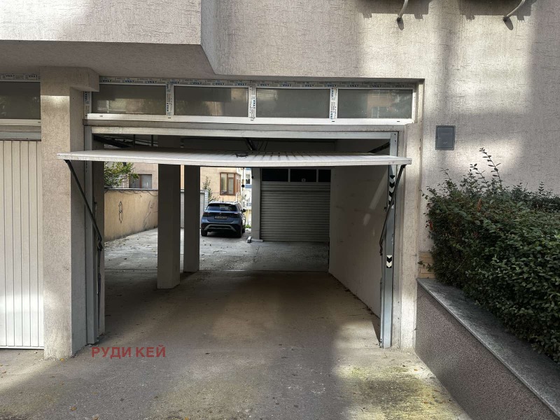 Продава ГАРАЖ, ПАРКОМЯСТО, град Варна, Възраждане 1 • 39300 € / 76864.12 лв. • 80429921 1 — Holmes.bg Продава ГАРАЖ, ПАРКОМЯСТО, град Варна, Възраждане 1 • 39300 € / 76864.12 лв. • 80429921 1