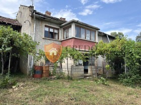 Продава Къща, с. Гостилица