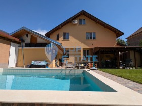 Обява Продава КЪЩА,гр. Горна Оряховица, област Велико Търново