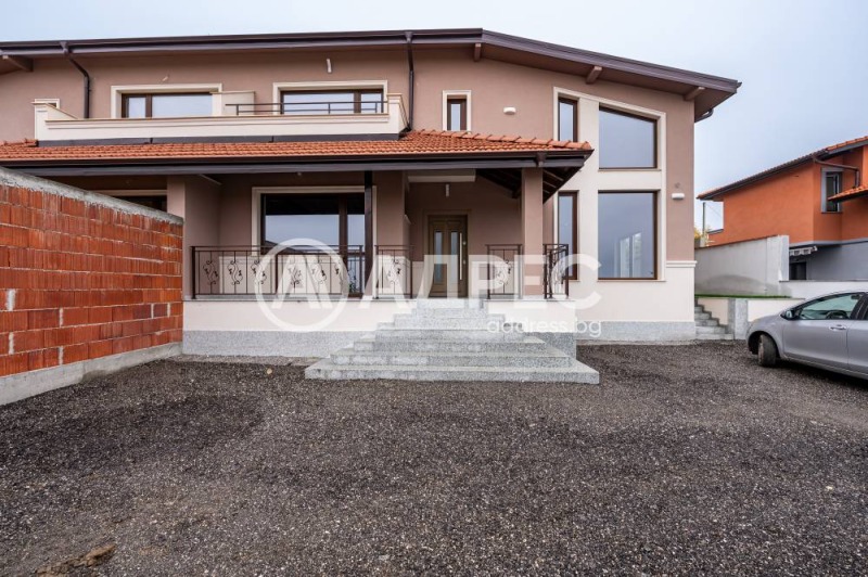 Продава КЪЩА, област Пловдив, с. Белащица • 632500 € / 1237062.47 лв. • 22517021 1 — Holmes.bg Продава КЪЩА, област Пловдив, с. Белащица • 632500 € / 1237062.47 лв. • 22517021 1