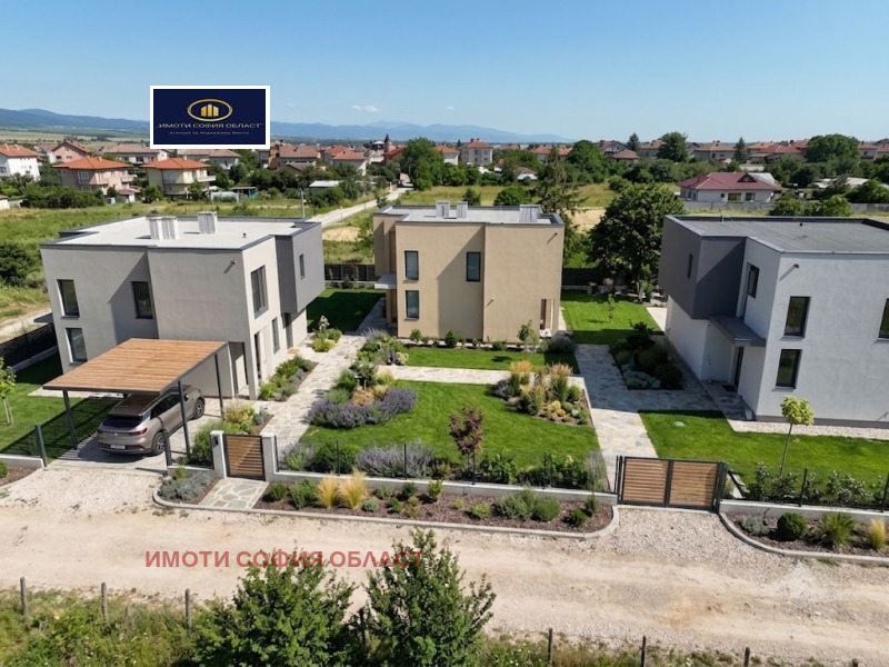 Продава КЪЩА, област София, гр. Костинброд • 450000 € • 79549760 1 — Holmes.bg Продава КЪЩА, област София, гр. Костинброд • 450000 € • 79549760 1