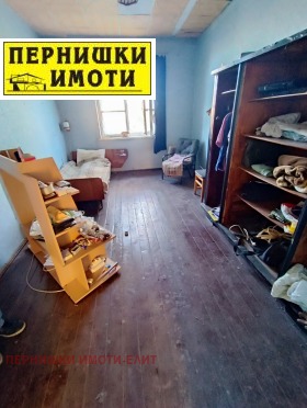 Продажба на едностайни апартаменти в град Перник - изображение 2 
