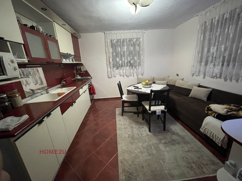 Продава  Етаж от къща, град Варна, Център •  244 900 EUR • ID 48875472 — holmes.bg - [1] 