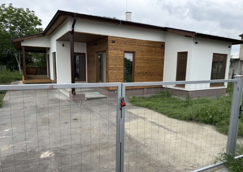 Продава КЪЩА, област Пловдив, с. Цалапица • 185000 € / 361828.55 лв. • 66406183 1 — Holmes.bg Продава КЪЩА, област Пловдив, с. Цалапица • 185000 € / 361828.55 лв. • 66406183 1