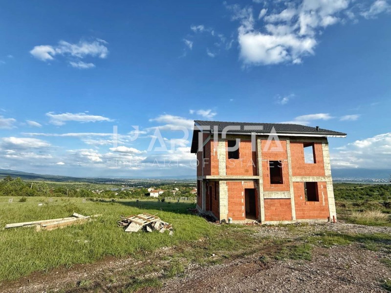 Продава КЪЩА, град София, гр. Нови Искър • 325000 € / 635644.75 лв. • 85266212 1 — Holmes.bg Продава КЪЩА, град София, гр. Нови Искър • 325000 € / 635644.75 лв. • 85266212 1