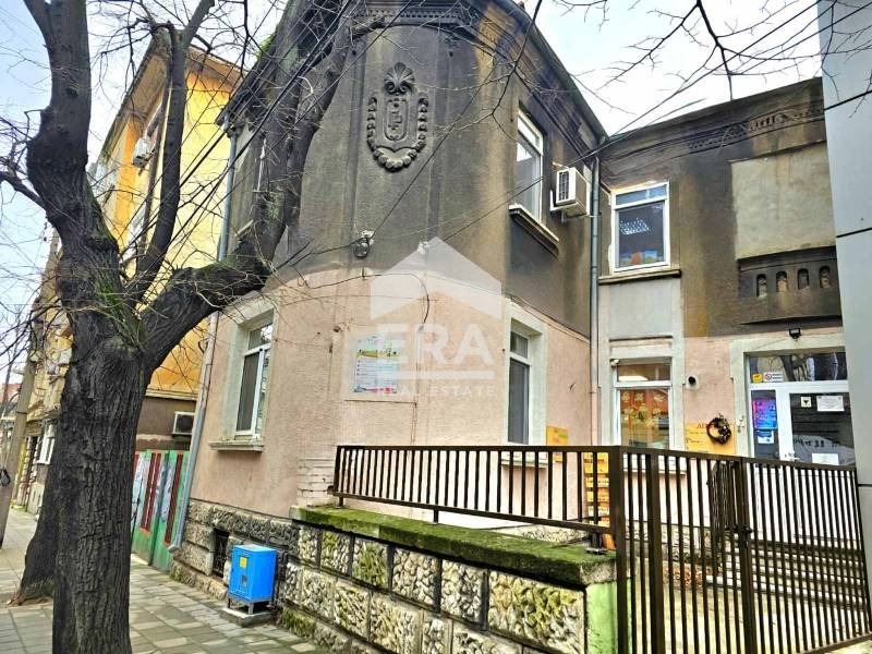 Продава КЪЩА, град Русе, Център • 300000 € / 586749.00 лв. • 15926689 1 — Holmes.bg Продава КЪЩА, град Русе, Център • 300000 € / 586749.00 лв. • 15926689 1