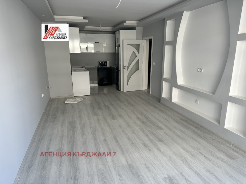 Продава 2-СТАЕН, град Кърджали, Възрожденци • 100000 € / 195583.00 лв. • 43968356 1 — Holmes.bg Продава 2-СТАЕН, град Кърджали, Възрожденци • 100000 € / 195583.00 лв. • 43968356 1