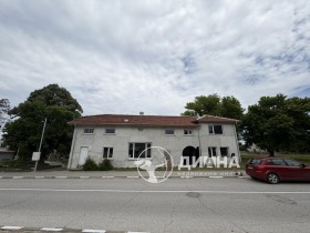 Продава Къща, с. Златовръх