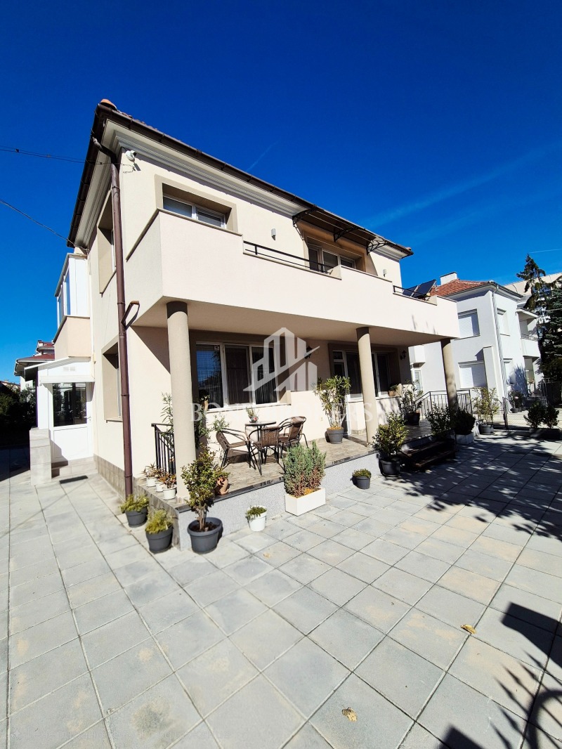 Продава КЪЩА, град Бургас, Сарафово • 500000 € / 977915.00 лв. • 56570286 1 — Holmes.bg Продава КЪЩА, град Бургас, Сарафово • 500000 € / 977915.00 лв. • 56570286 1